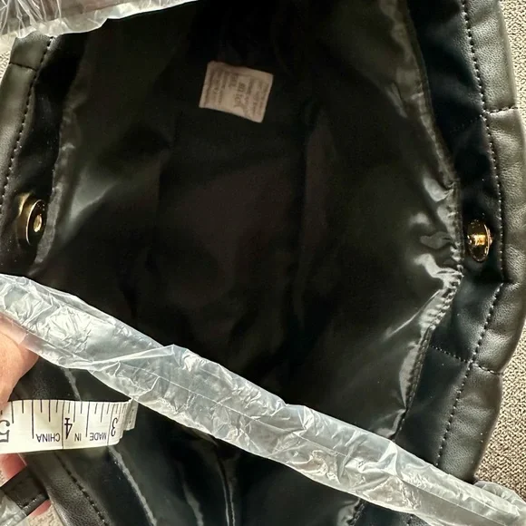 Victoria’s Secret bag new with tags . - Picture 3 of 3